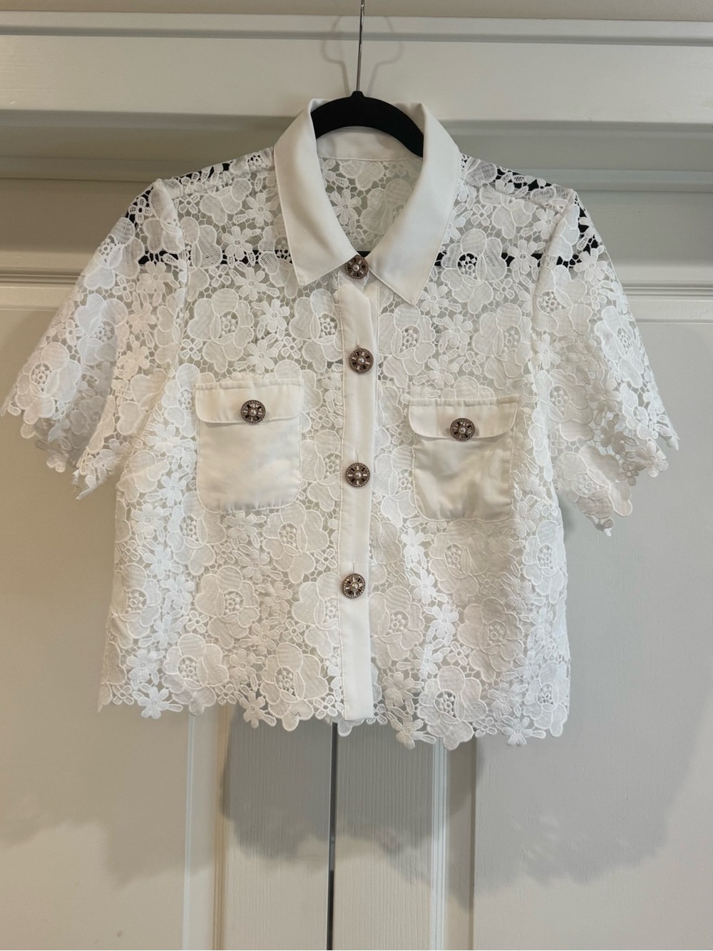 CeCe Women’s White Floral Lace Button-Front Short Sleeve Top
